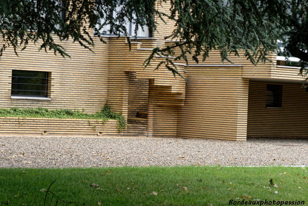 Le chantier de construction a débuté en 1930, les plans terminés en 1931 et la villa sera inaugurée en 1932.